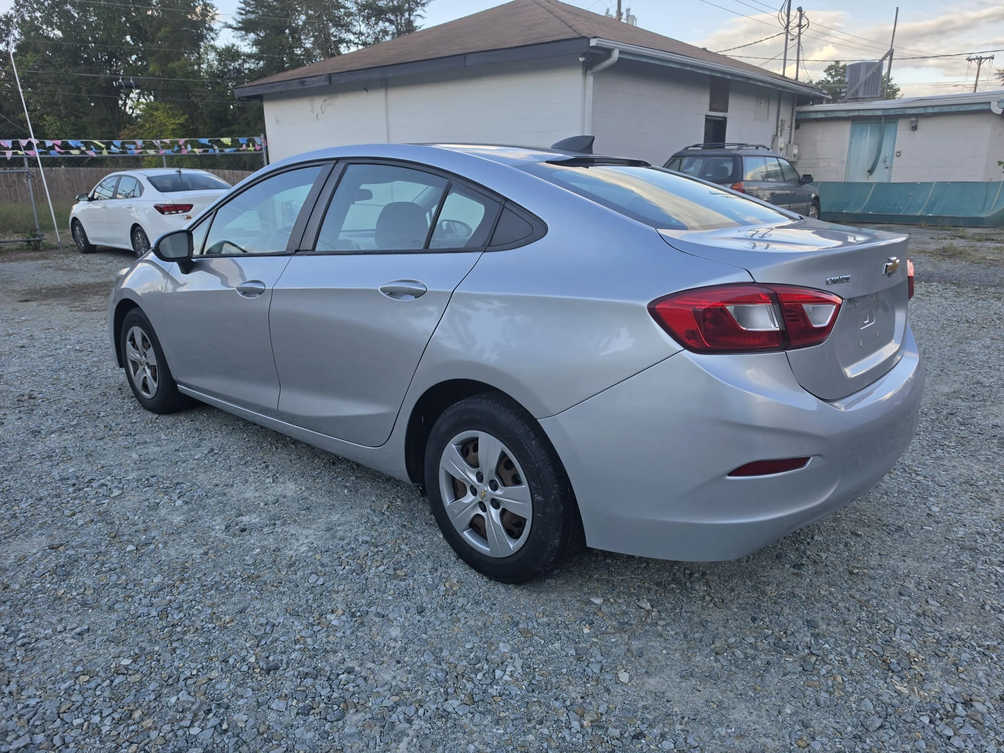 Vehicle photo 4