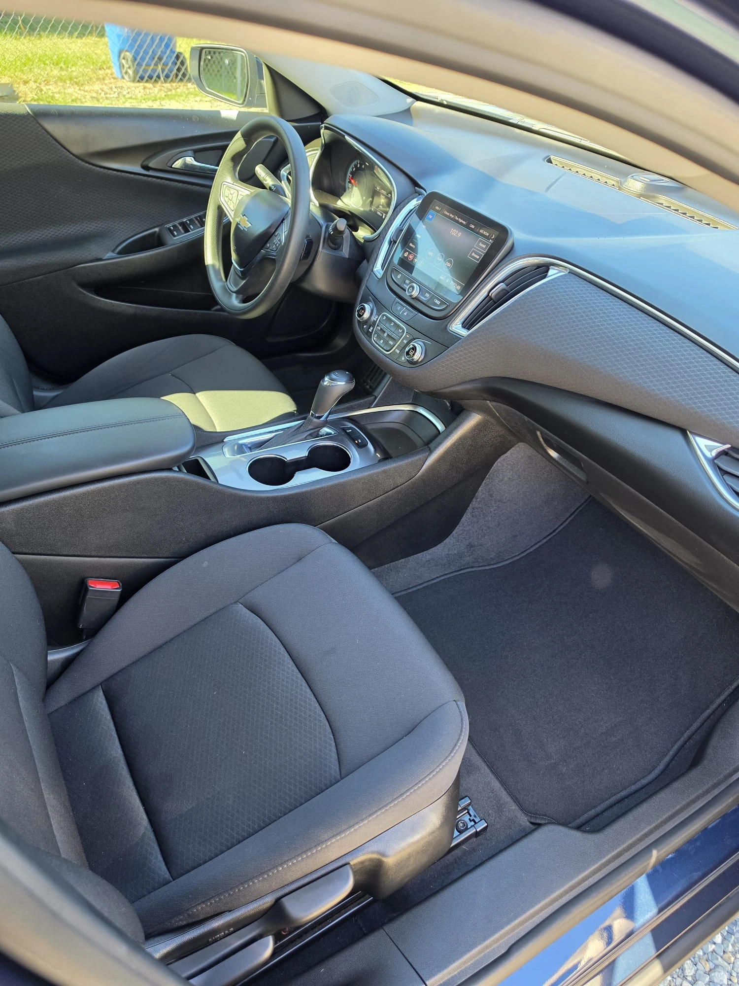 Vehicle photo 7
